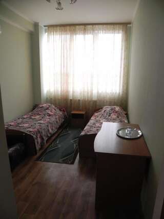 Отель Блаз Одесса Двухместный номер эконом-класса с 2 отдельными кроватями-4